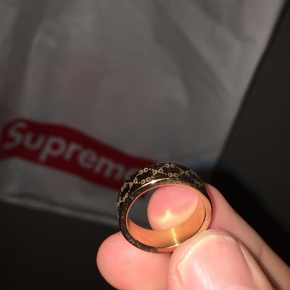 GUCCI 18k gold plated Gucci ring.